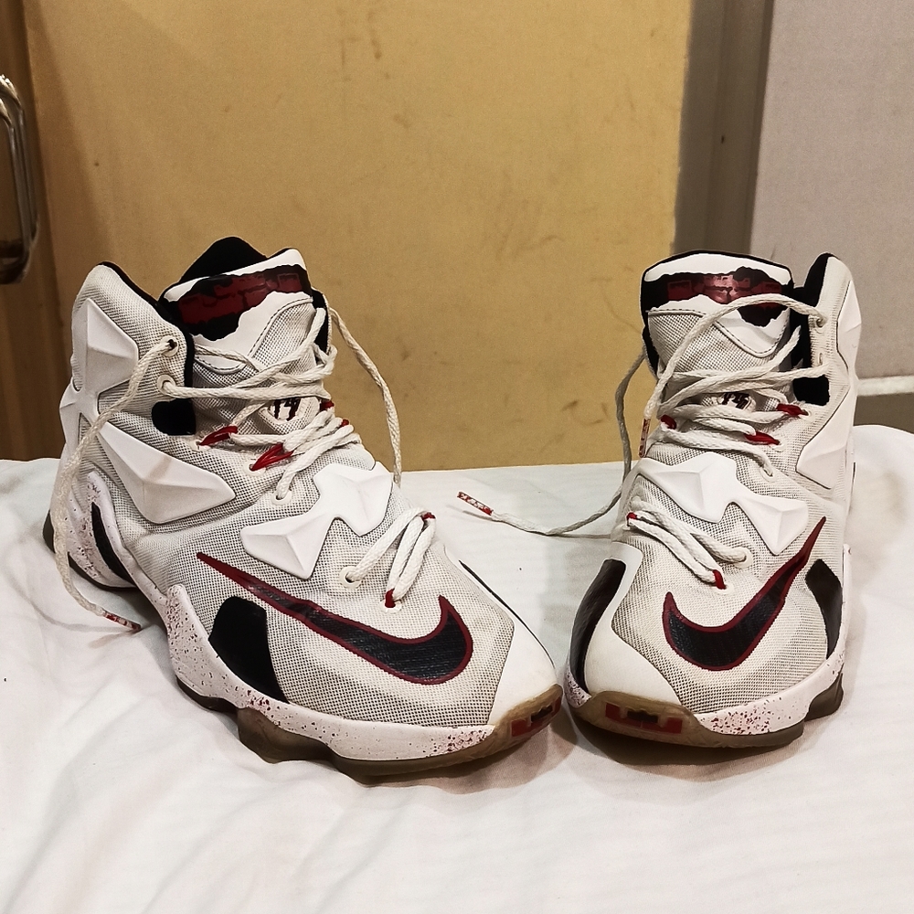 Nike LeBron James  13 Horror Flick Hypebeast. - Picture 10 of 12
